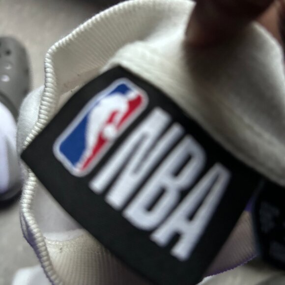 Rare Vintage Los Angeles Lakers Sweatshirt – Classic 90s NBA Style - Picture 5 of 5